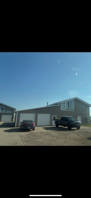 Building Photo - 1836 E Valley Center Rd
