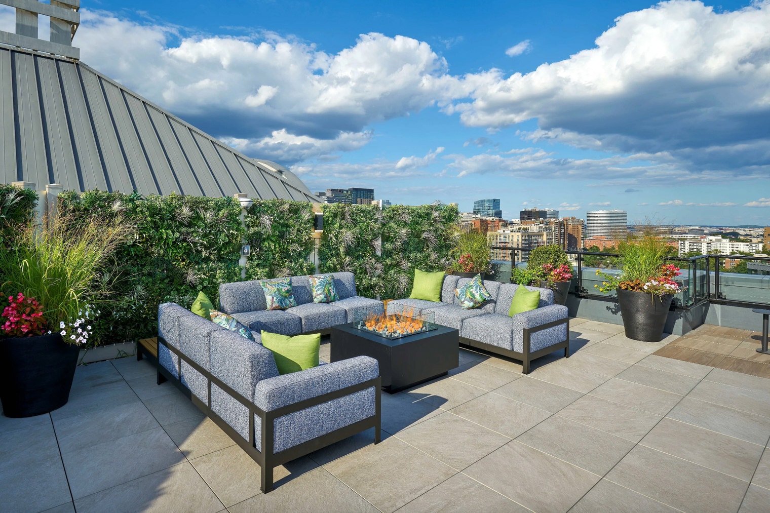 Building Photo - 1401 N Taft St