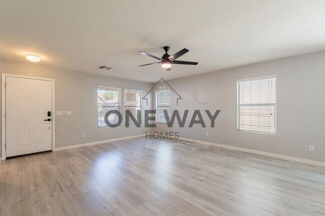 Building Photo - 1057 S Deerfield Ln