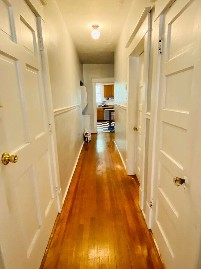 Building Photo - 117 N Robinson St