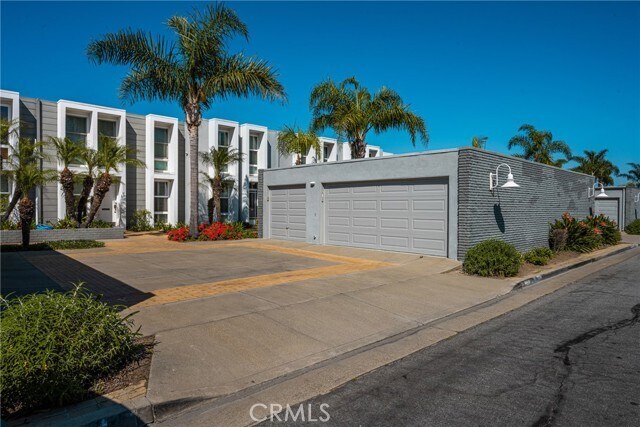 Building Photo - 3965 Aladdin Dr