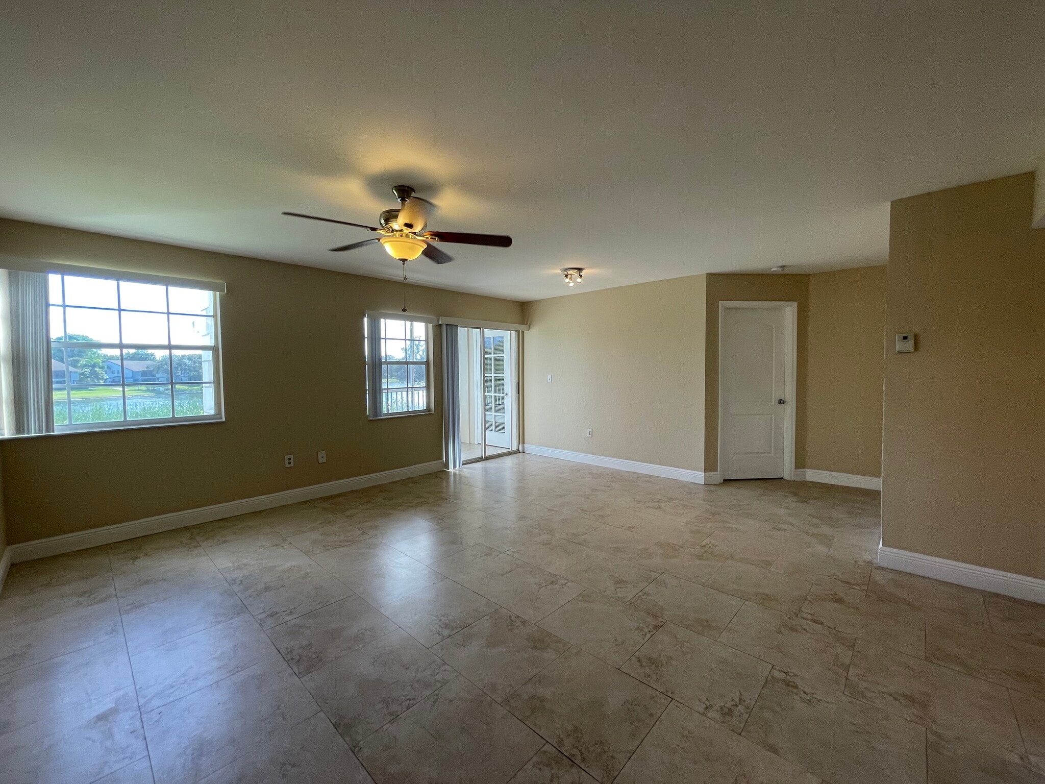 Building Photo - 2810 N Oakland Forest Dr