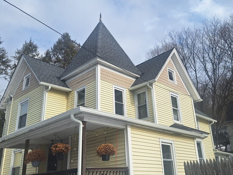 Building Photo - 146 Wellsville Ave