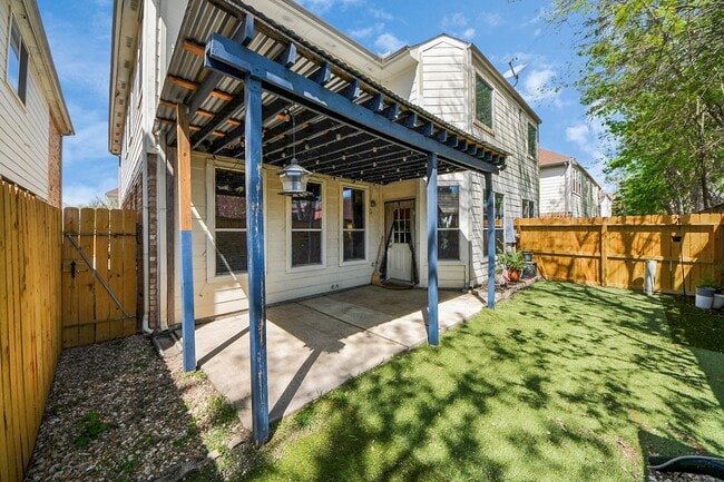 Building Photo - 5922 Hollister Cole