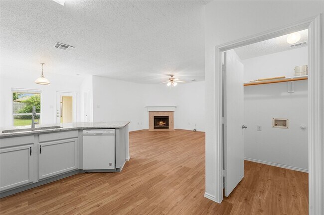 Building Photo - 9825 Tyler Dr