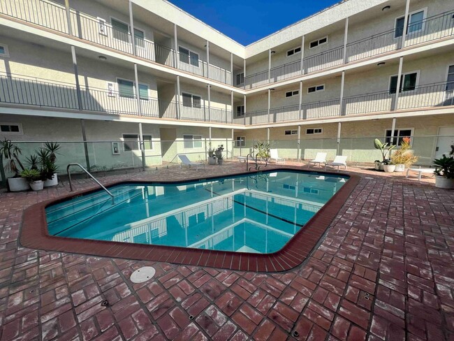 Building Photo - Mesmerizing 2-bedroom, 2-bath condominium ...