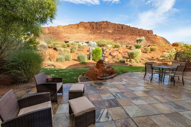 Building Photo - Furnished 3 Bedroom Entrada Home!!