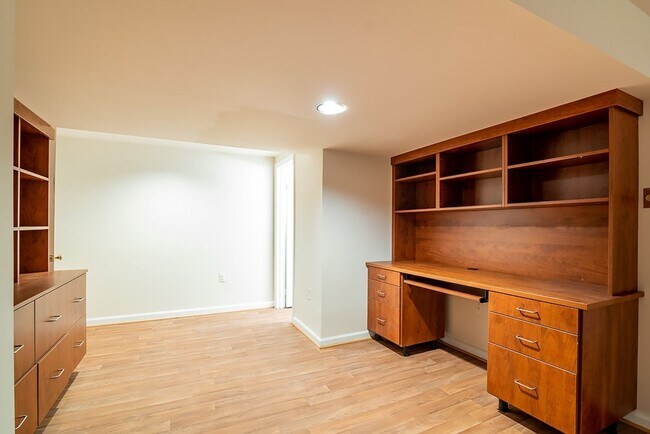 Building Photo - MUST SEE! Cozy Corner Cape in Chevy Chase is Move-in Ready!