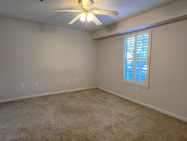 Building Photo - Gated community!  Amenities Galore! Close ...