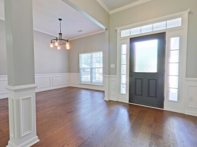 Building Photo - 304 Farmington Dr