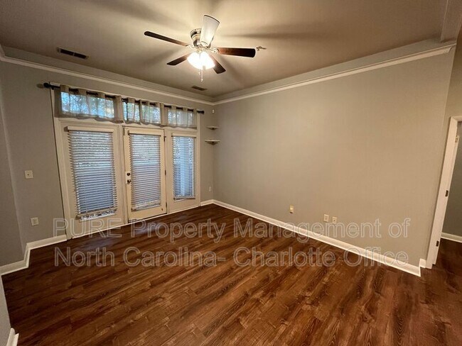 Building Photo - 462 New Bern Station Ct