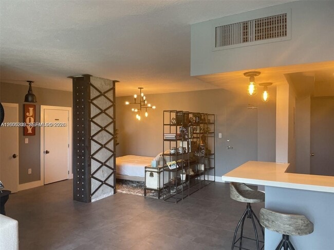 Building Photo - 1000 West Ave