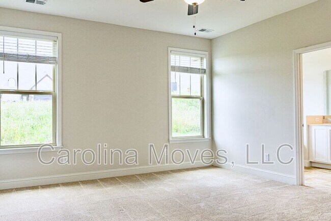 Building Photo - 133 Shumard Ln