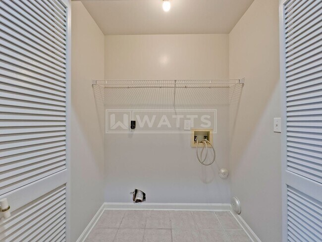 Building Photo - 2080 Stone Brook Dr