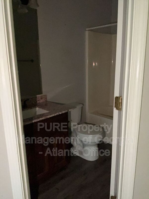 Building Photo - 27 N Hampton Dr