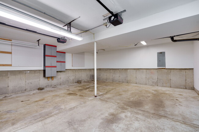 Building Photo - 3800 Corkwood Dr