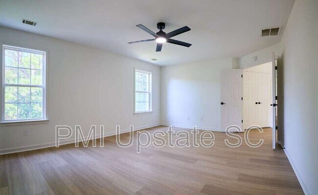 Building Photo - 307 Woodruff Lake Way