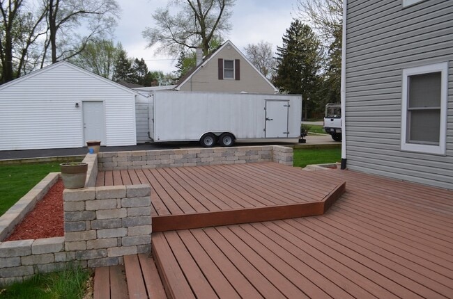 Building Photo - 1N037 Ethel St