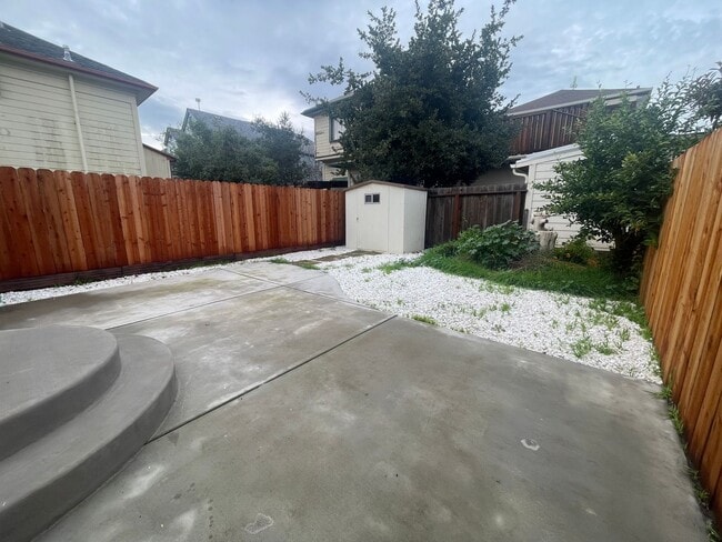 Building Photo - Gorgeous 3 Bedroom Home in Alameda.