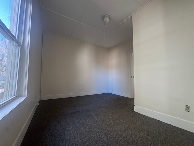 Building Photo - 25 Adams St