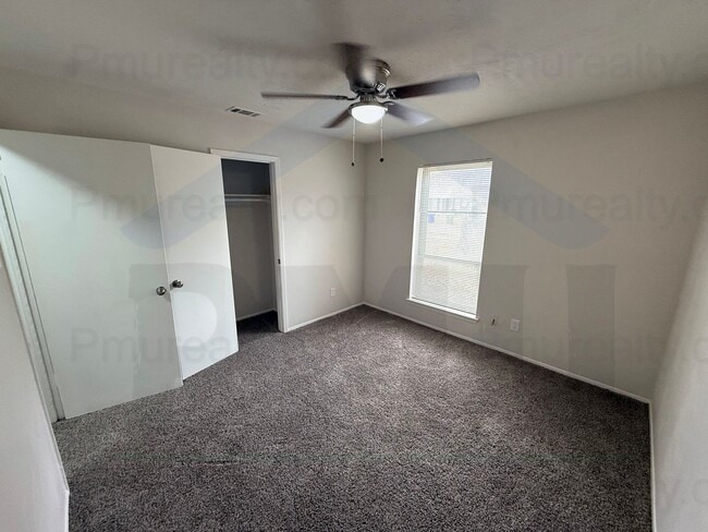 Building Photo - AVAILABLE NOW!!! 3-Bed 2-Bath with 2-car Garage