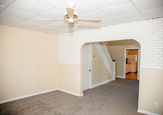 Building Photo - 327 Spruce St