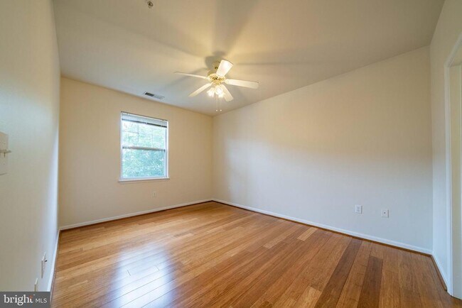 Building Photo - 12929 Centre Park Cir