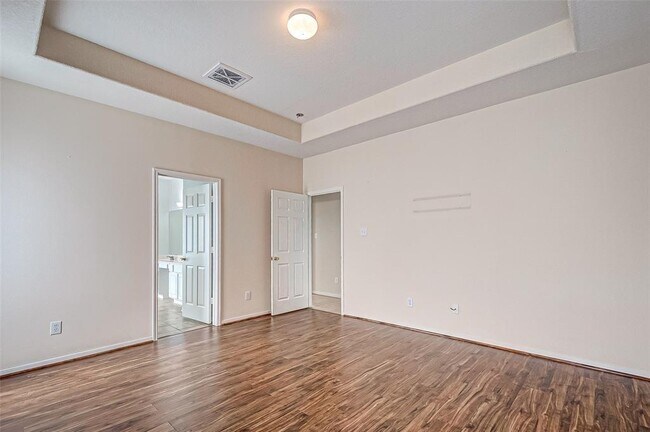 Building Photo - 15131 Live Oak Bend Way