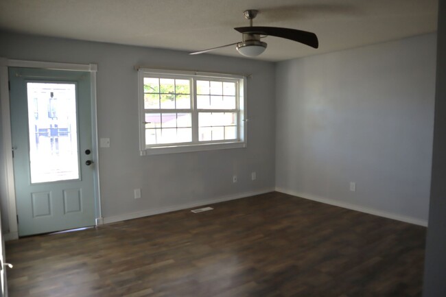 Building Photo - Charming 3 bedroom 1 bath on an Oversized lot