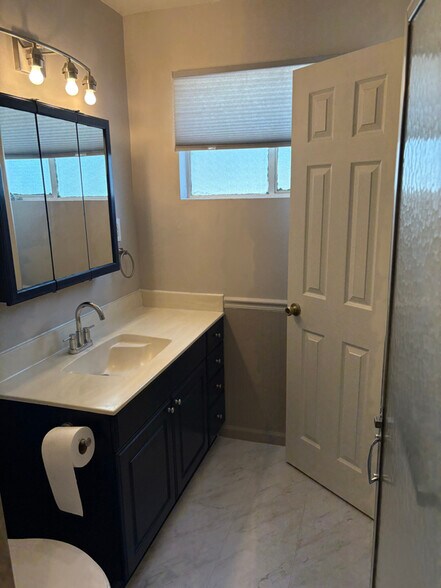 Building Photo - 6750 E Sheridan St