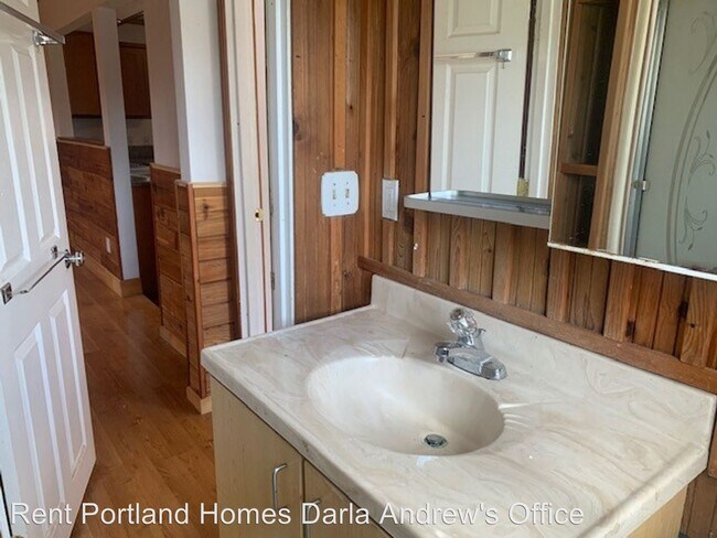 Building Photo - 2 br, 1 bath House - 6030 SW 170th Avenue