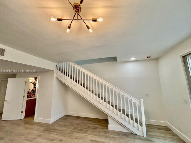 Building Photo - 1498 Barcelona Way