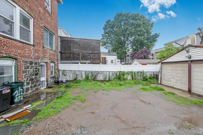 Building Photo - 212 69th St