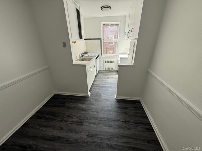 Building Photo - 105-38 63rd Dr