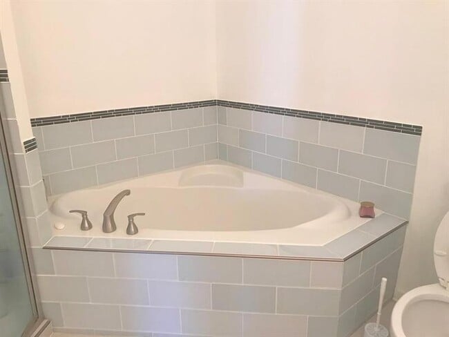 Building Photo - 375 North Highland Avenue Northeast