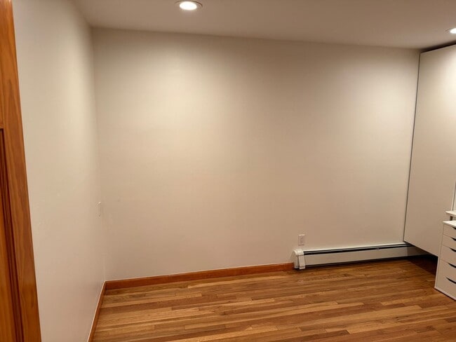 Building Photo - Charming 3BR apartment in East Meadow