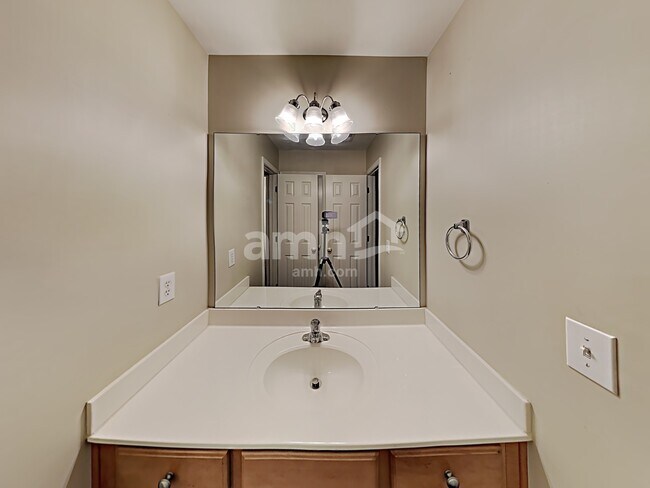 Building Photo - 4001 Belle Meade Cir