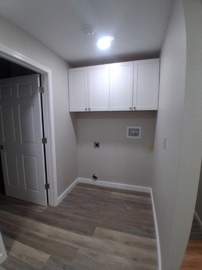 Building Photo - $1,800 - 2 Bedroom 2 Bathroom Newly Renova...