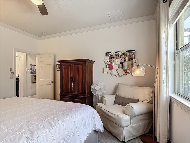 Building Photo - 588 Cantabria Dr