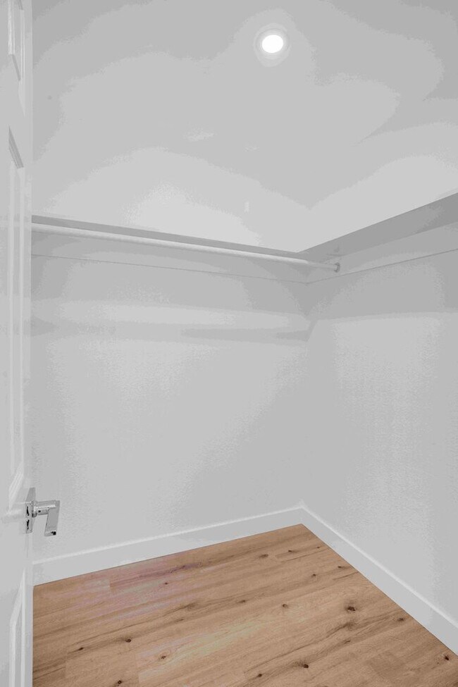 Building Photo - Brand-New Designer 2 Bed / 2 Bath – Spacious Upstairs Unit w/ Parking | Prime Alhambra