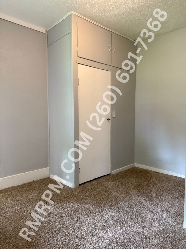 Building Photo - 641 Byron St