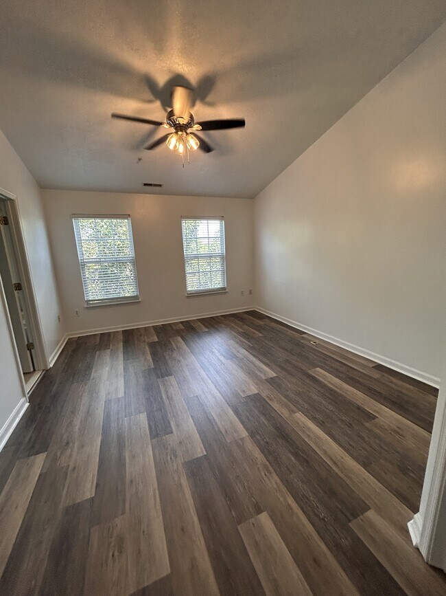 Building Photo - 5047 Leasdale Rd