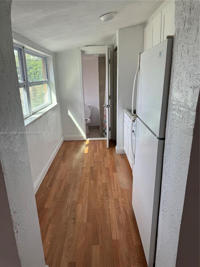 Building Photo - 1018 N 17th Ct