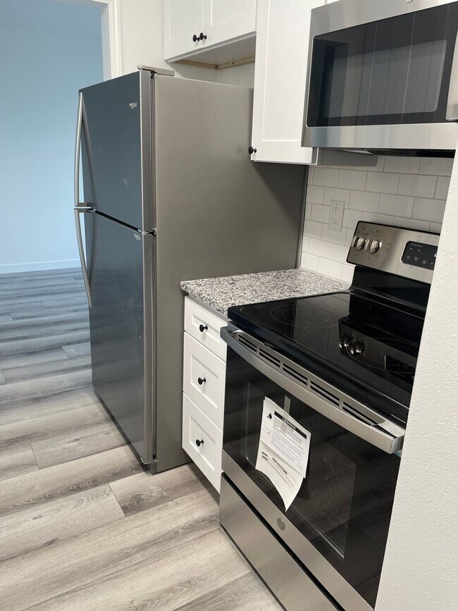 Building Photo - 1206 W Columbia Ave