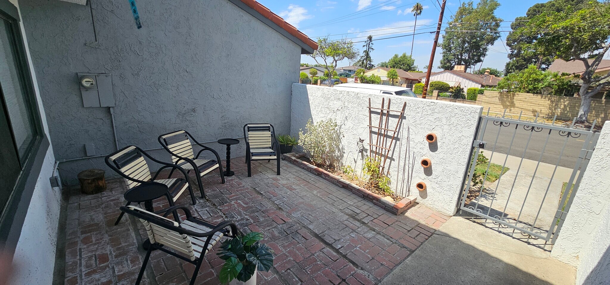 Front Patio - 1910 W Palmyra Ave
