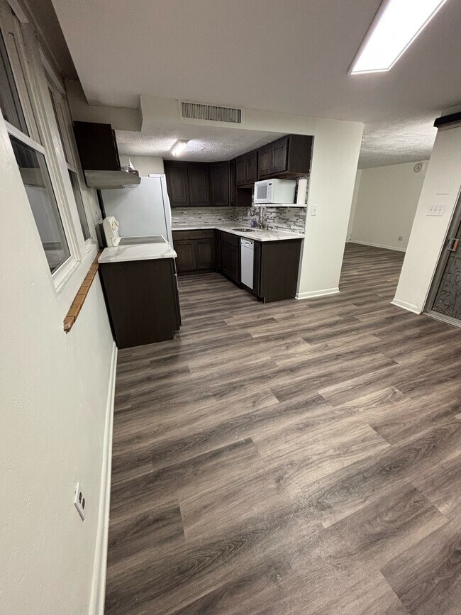 Primary Photo - 120 S 38th Ave