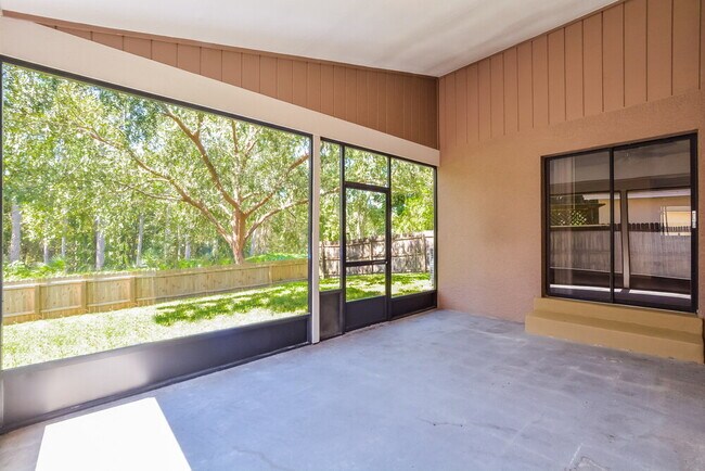 Building Photo - 1022 Henson Ct