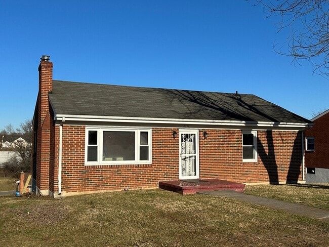 Building Photo - 2757 Meadowview Dr NW