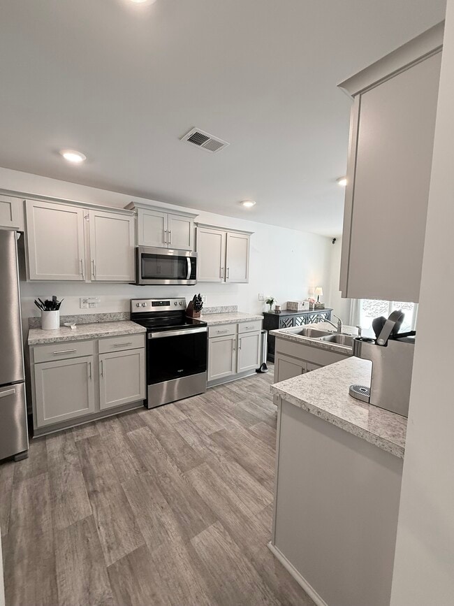 Building Photo - 5021 Black Frst Dr
