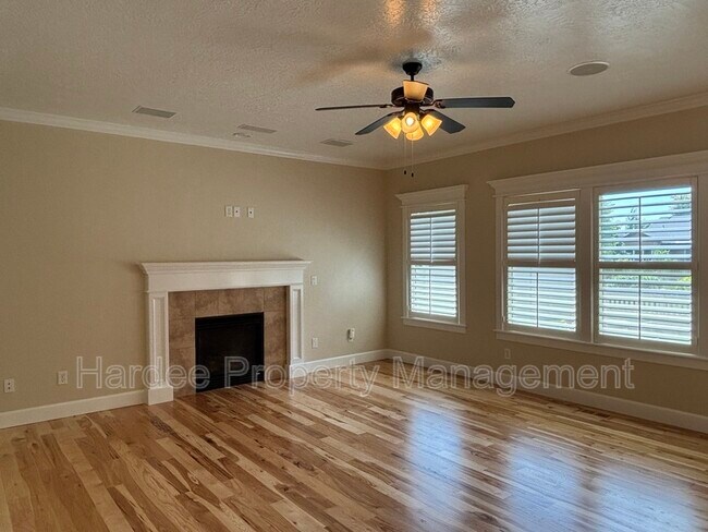 Building Photo - 573 E Halpin Dr
